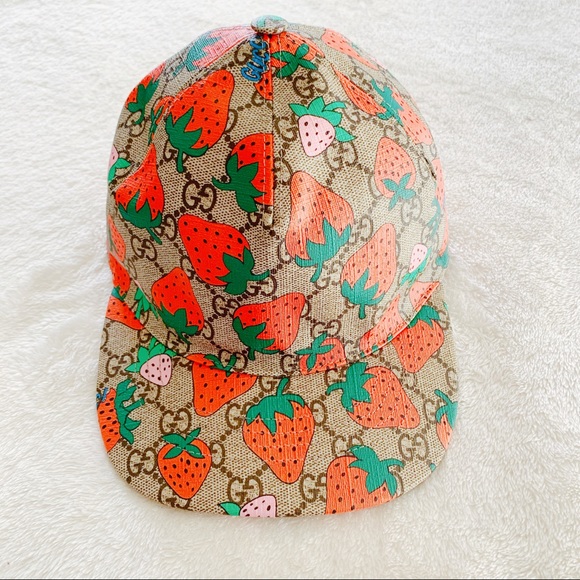 NWT Authentic GUCCI Strawberry Prints Monogram Cap Natural Strawberry Color - Picture 3 of 9
